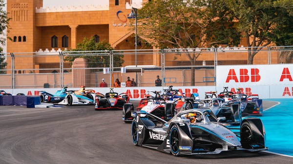 Formula E, dal 2022 con gomme Hankook e batterie Williams