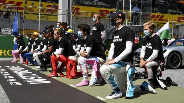GP Austria, piloti F1 contro il razzismo FOTO