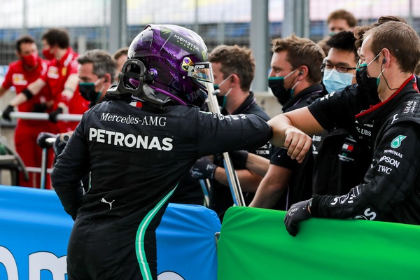 Gp Ungheria qualifiche, Hamilton: "90 pole? Pizzicatemi che non ci credo"