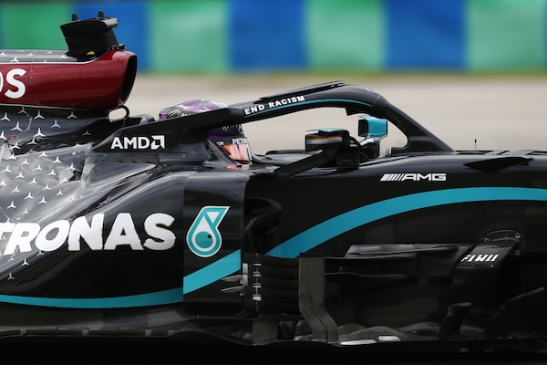GP Ungheria: vince Hamilton, poi Verstappen e Bottas. Ferrari doppiate