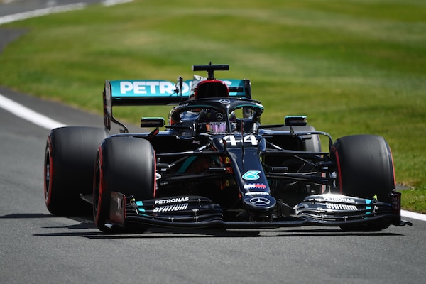 GP Gran Bretagna: Hamilton vince su tre ruote, Leclerc a podio