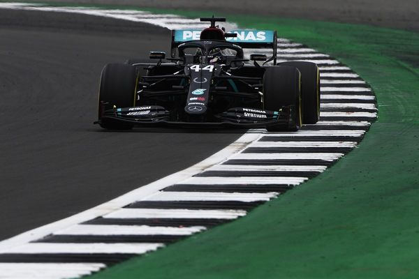Gp 70° anniversario, Fp2: Mercedes le più veloci, problemi per Vettel