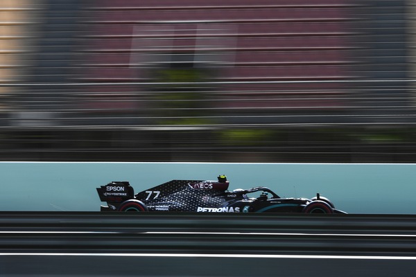 Gp Spagna, Fp1: Mercedes davanti a tutti, poi Verstappen e le Ferrari