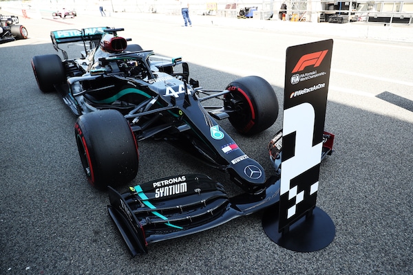 Gp Spagna, qualifiche: Hamilton Re pole, gran delusione Ferrari