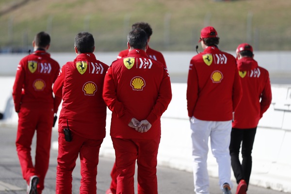 Perché la Juve cambia e la Ferrari no?