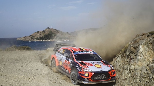 WRC, Rally Turchia: Neuville al comando
