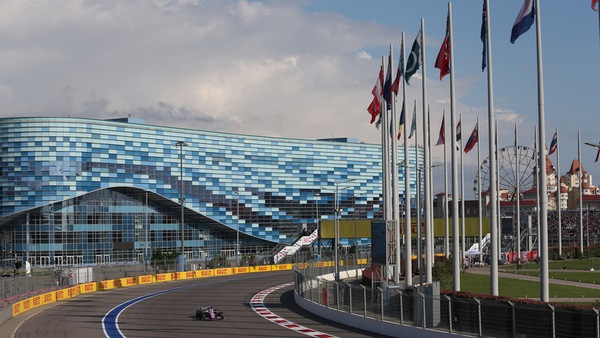 F1, Gp Russia: Lewis e Kimi a caccia di record