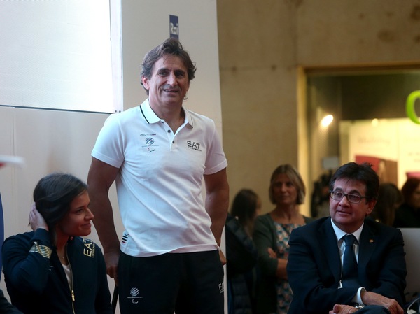 Zanardi, nuovo bollettino: reagisce agli stimoli, ma quadro resta complesso