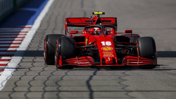 GP Russia, novità sull'ala posteriore della Ferrari SF1000
