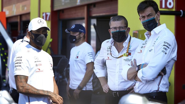 Wolff: 'Cambio un po' di cose ma resterò team principal'