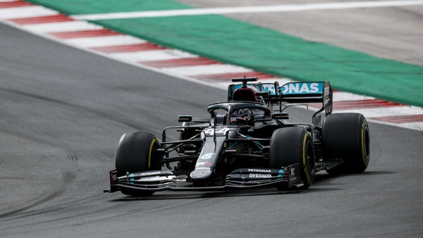 GP Portogallo, vince Hamilton. Leclerc giù dal podio, ma la Ferrari è viva