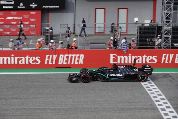 GP Emilia Romagna, vince ancora Hamilton! Ricciardo sul podio, Leclerc 5°