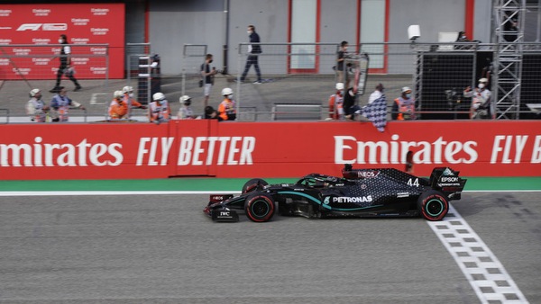 GP Emilia Romagna, Hamilton e la Mercedes in trionfo: FOTO