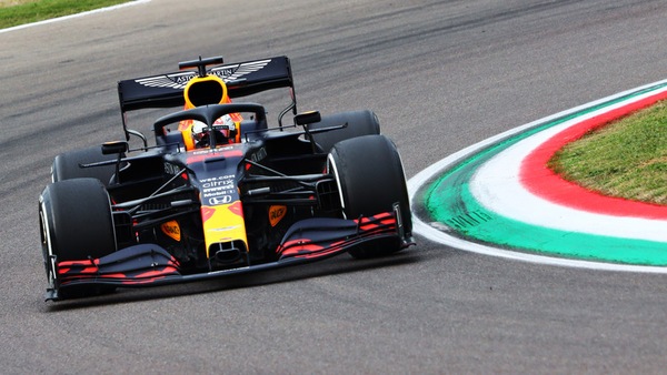 Verstappen: "Rispetto Lewis, ma il 90% dei piloti vincerebbe con Mercedes"