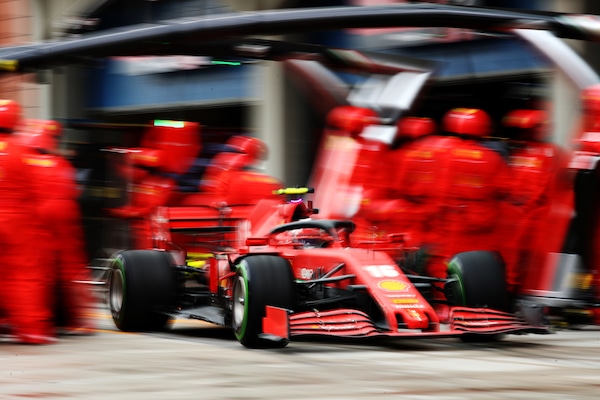 Leclerc furioso se la prende anche con Binotto: "Tranquillo un c***o, sono un c*****e"