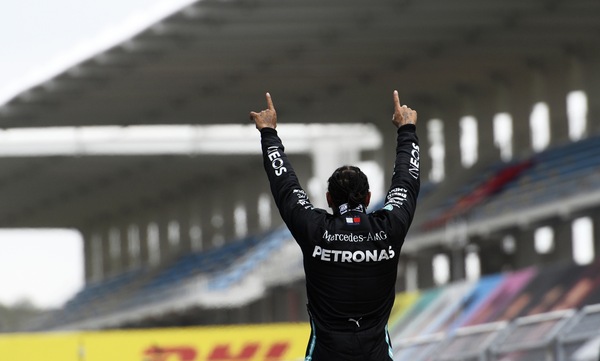 GP Turchia, la gioia di Hamilton: un fiume in piena dopo il traguardo