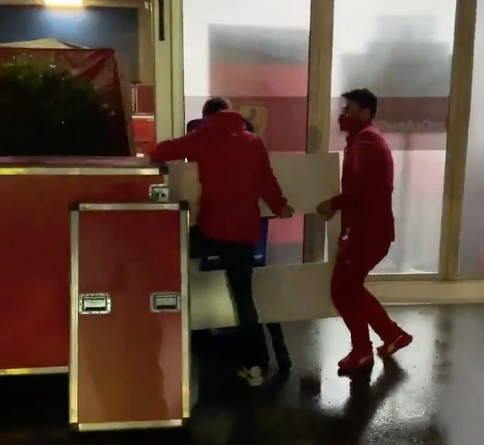 GP Turchia, Leclerc sbollisce la rabbia smontando il box Ferrari VIDEO