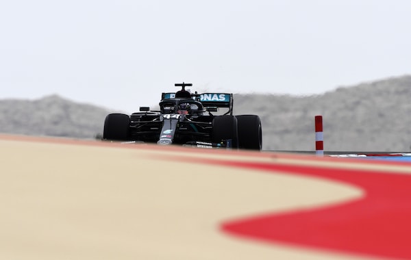 GP Bahrain FP1: doppia Mercedes davanti a Perez, Ferrari a ridosso della Top 10