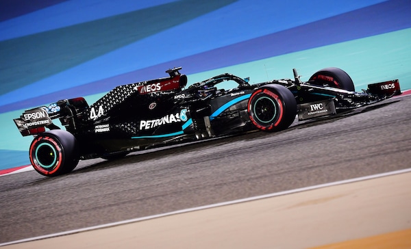 GP Bahrain qualifiche: Hamilton, pole 98 e record! Ferrari fuori dal Q3