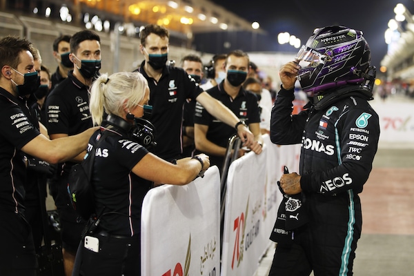 GP Bahrain, Hamilton verso la pole n.100: "Avanti, senza pressione è bello"