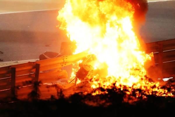 GP Bahrain: le immagini dello spaventoso incidente a Grosjean