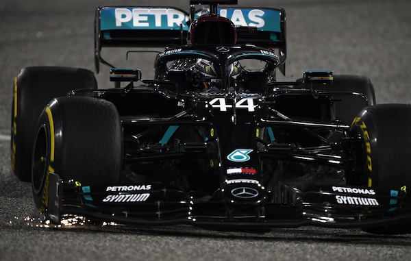 GP Bahrain: Hamilton vince nel giorno della paura, Leclerc 10°