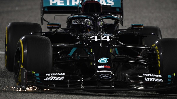 GP Bahrain: Hamilton vince nel giorno della paura, Leclerc 10°