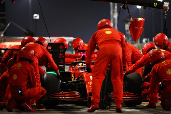 GP Abu Dhabi: pit-stop Ferrari lenti, arriverà un nuovo dado