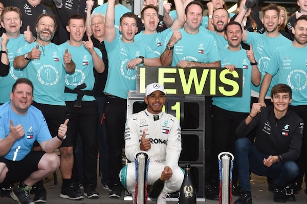 Russell spettina Lewis