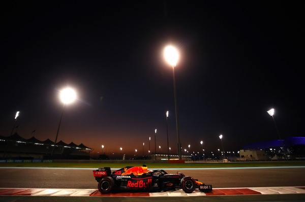 GP Abu Dhabi FP2, Verstappen: "Prendere le Mercedes? E' tutto l'anno che sono fuori portata"