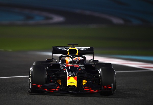 GP Abu Dhabi: domina Verstappen! Vettel saluta la Ferrari con un 14° posto