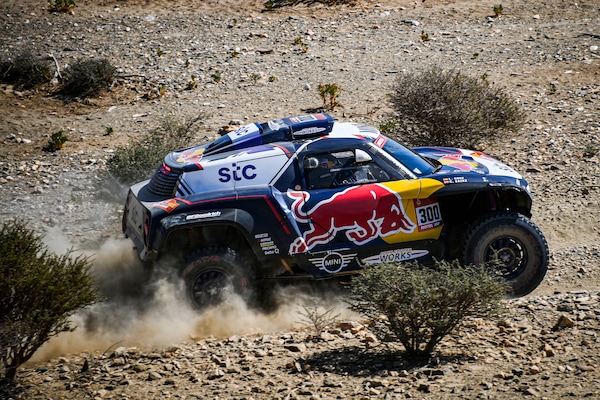 Dakar 2021, la prima tappa è di Sainz