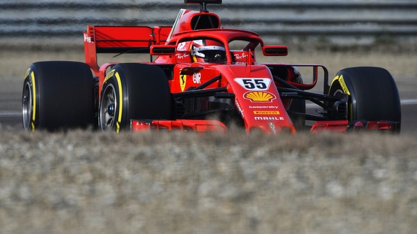 Ferrari, inizia l'era Sainz: primi giri a Fiorano per lo spagnolo FOTO e VIDEO