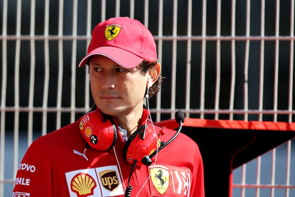 Elkann duro con i piloti Ferrari: le sue parole fanno tremare Maranello