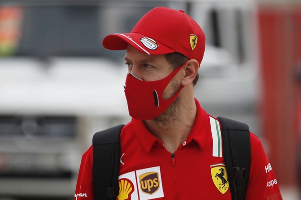 Vettel, più spazio in garage: vende ben cinque Ferrari!