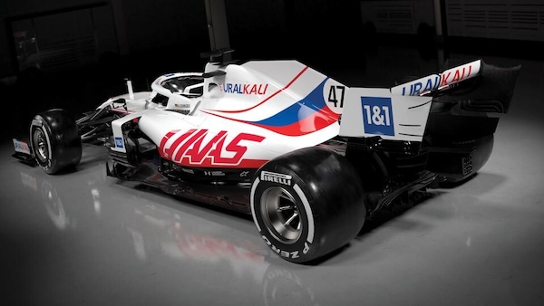 Haas, presentata la prima livrea F1 di Schumi con i colori dei Mazepin