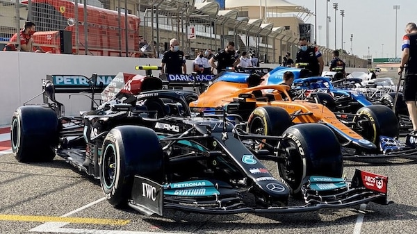 Test Bahrain 2021, Mercedes W12 rivela le soluzioni sul fondo