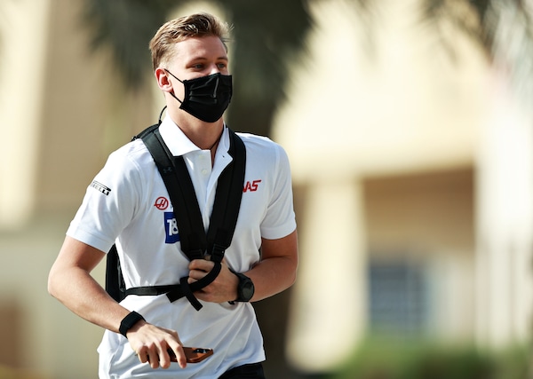 GP Bahrain, Schumacher commenta: "Pochi test, ma sono pronto"