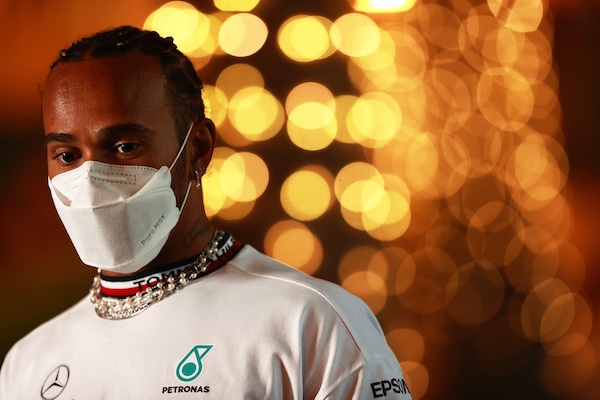 GP Bahrain, Hamilton: "Mi inginocchierò ancora"