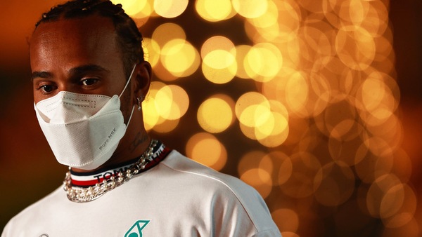 GP Bahrain, Hamilton: "Mi inginocchierò ancora"