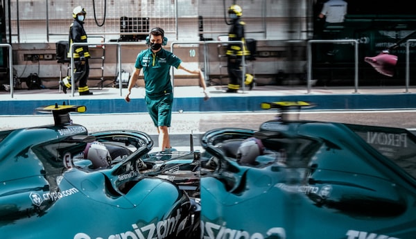 GP Bahrain, Aston Martin: due membri del team positivi al covid