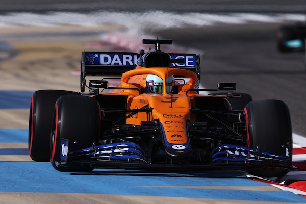 GP Bahrain, McLaren: Ricciardo ha corso con il fondo danneggiato