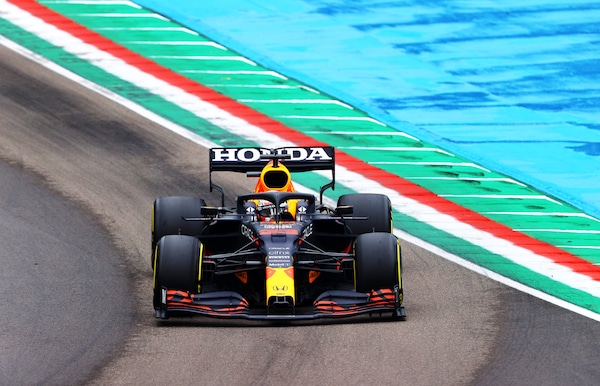 GP Emilia Romagna: vince Verstappen, Lewis sbaglia e rimonta