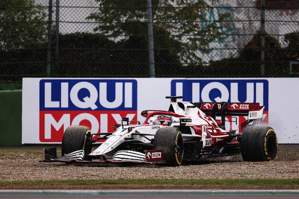 GP Emilia Romagna, penalizzato Raikkonen: posizione errata alla ripartenza