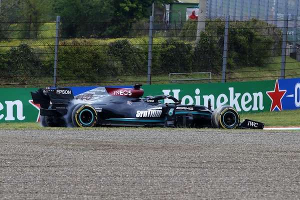 Lewis crea pericolo in retro contromano e tutto va bene?
