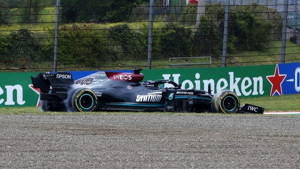 Lewis crea pericolo in retro contromano e tutto va bene?