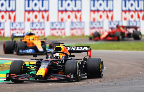 Norris: "Leclerc doveva approfittare dell'errore di Verstappen"