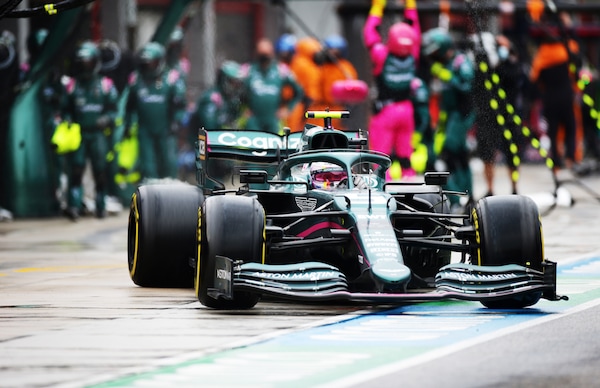 Vettel polemico con la direzione gara: "Penalità comunicata troppo tardi"