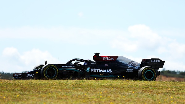 GP Portogallo, FP2: Hamilton davanti, 4° posto per Sainz