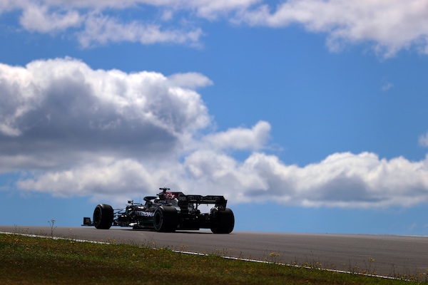 Hamilton: "Scarsa aderenza, ma vicini con la Red Bull"